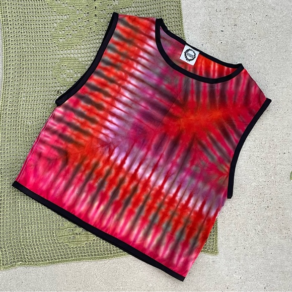 Handmade Deadstock vintage fabric sleeveless top - Picture 2 of 8